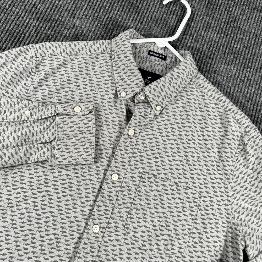 American Eagle Shirt Mens Medium Gray Geometric Shark Button Down Seriously Soft
